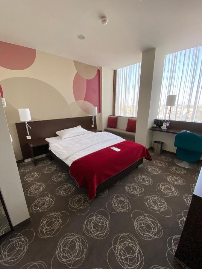 Webers - Das Hotel Im Ruhrturm Эссен Экстерьер фото