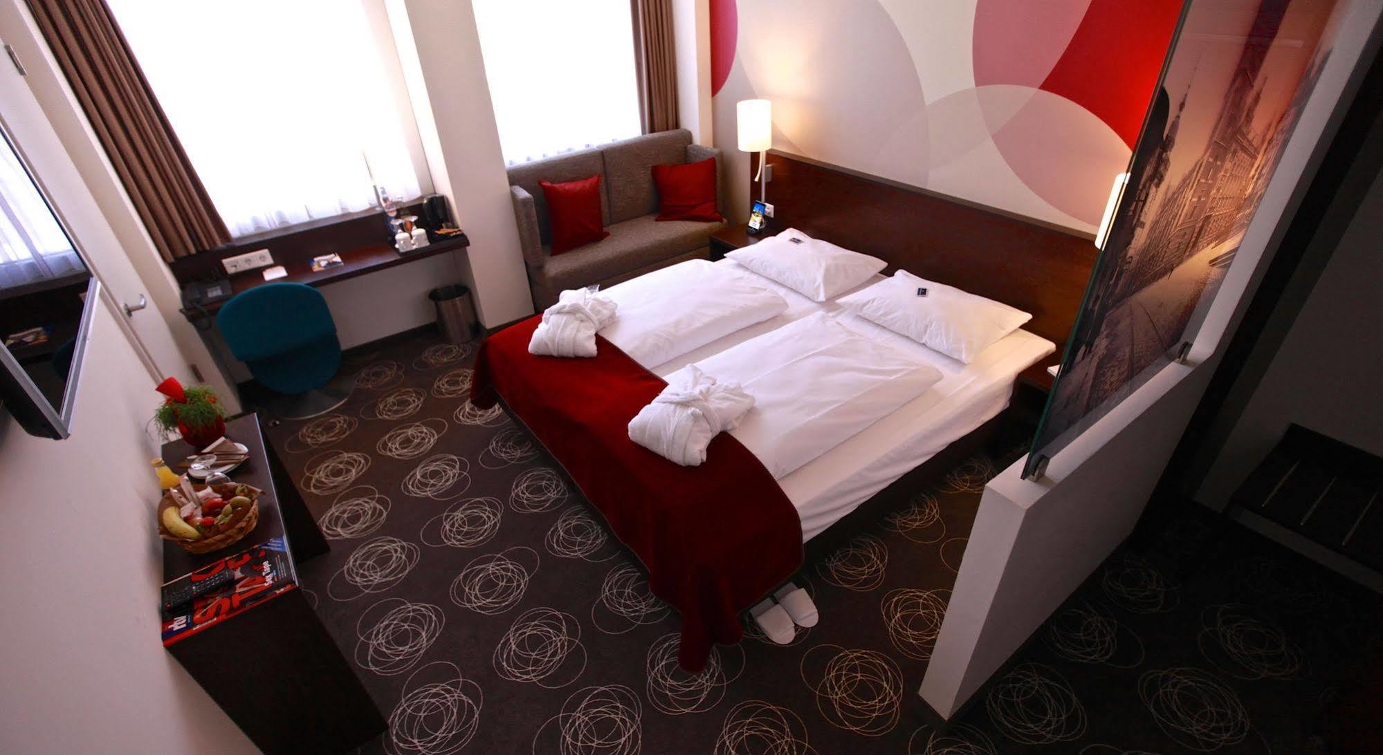 Webers - Das Hotel Im Ruhrturm Эссен Экстерьер фото